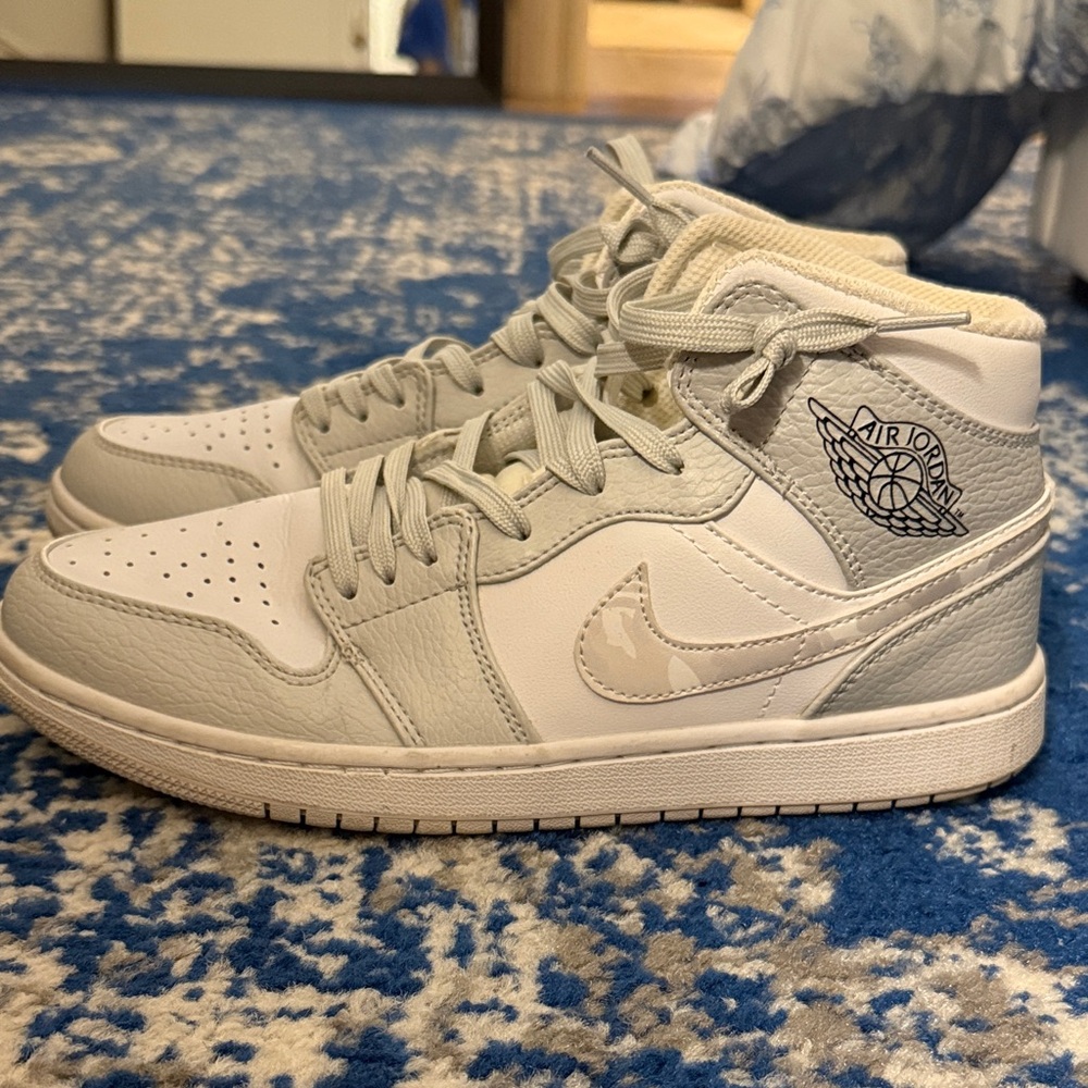 Air Jordan 1 mid ‘Swoosh Logo- Grey Camo’